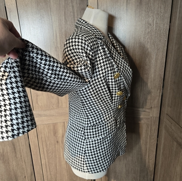 Amo Women's Black and White Houndstooth Blazer - Picture 9 of 16